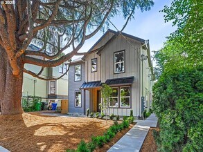 Building Photo - 1610-1612 SE Morrison St.