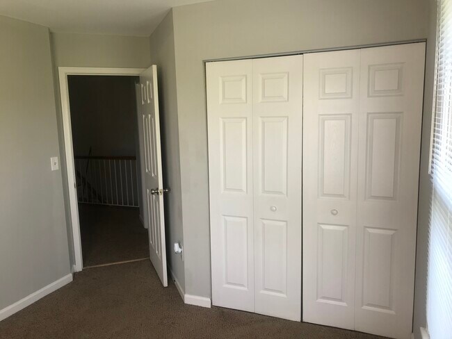 Upstairs Bedroom (3) - 9304 Player Dr