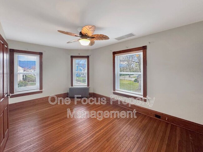 Building Photo - 340 Washington St N