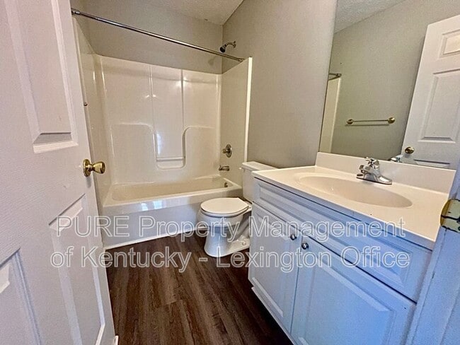 Building Photo - 2561 MacKenzie Ln
