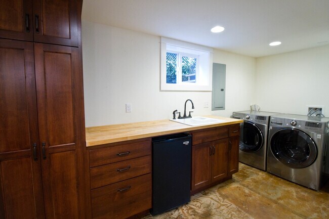 Building Photo - Charming Sabin Craftsman with Fenced Yard, Deck, and More!