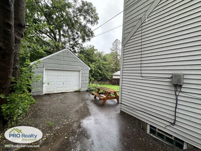 Building Photo - 3238 Rhode Island Ave S