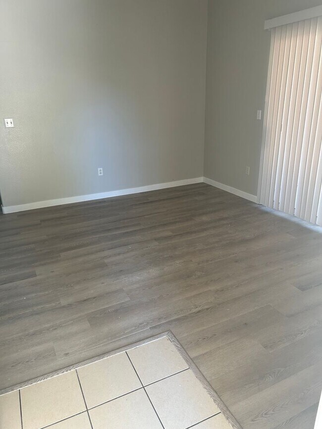 Building Photo - 5650 E. Sahara #1029