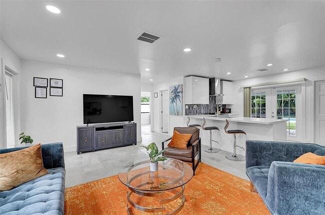 Building Photo - 400 NE 26th Dr