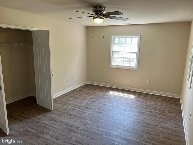 Building Photo - Updated Apartment