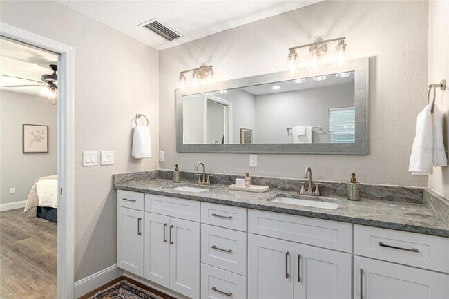 Building Photo - 4530 SE 14th St