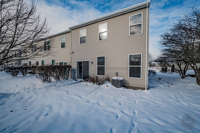 Building Photo - 4055 Blackstone Dr