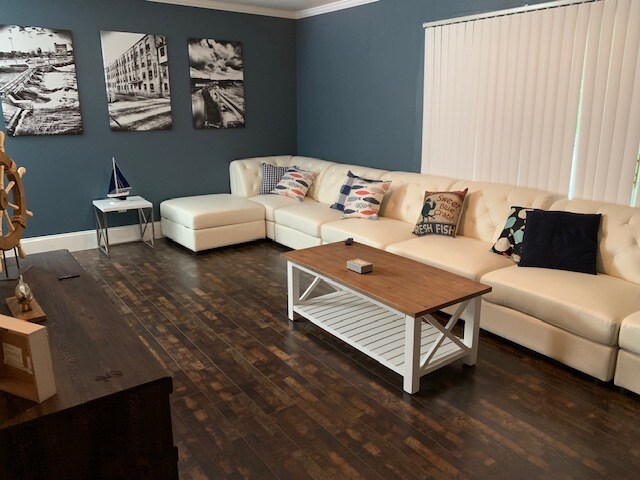 Building Photo - 2200 Brookview Ct