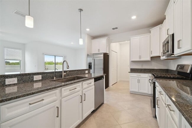 Building Photo - 8221 Cor Pne Wy