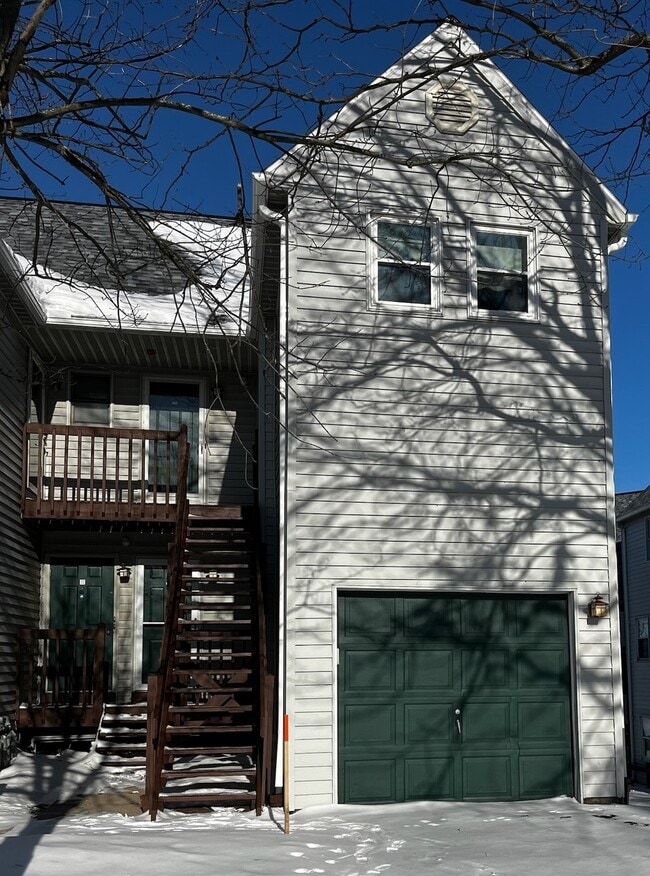 Building Photo - 634 W 2nd St