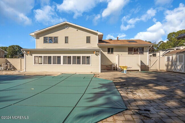 Building Photo - 691 Sussex Ct