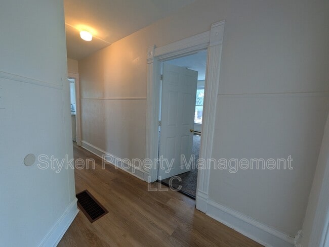 Building Photo - 464 S Harrison Ave