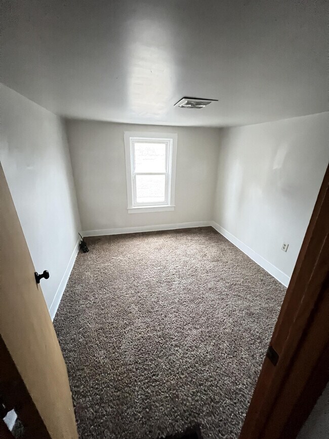 Building Photo - 5814 10th Ave