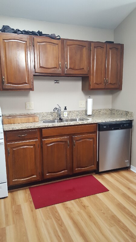 Building Photo - 474 Le Parc Cir