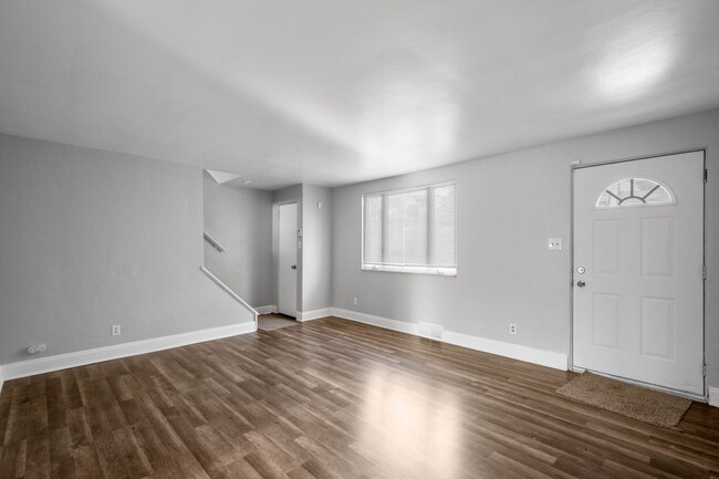 Building Photo - GORGEOUS 3 BEDROOM HOME IN BROOKLINE! FEAT...