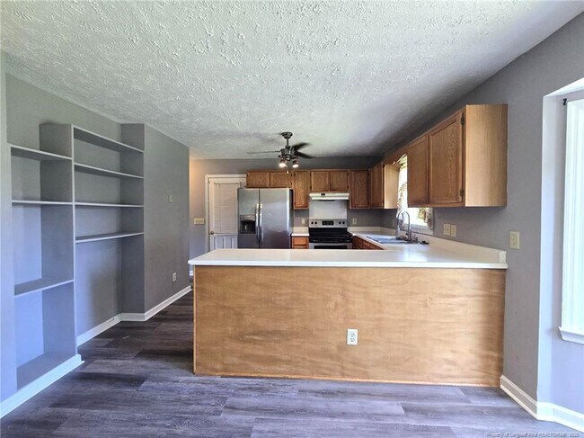 Building Photo - 7132 Dayspring Dr