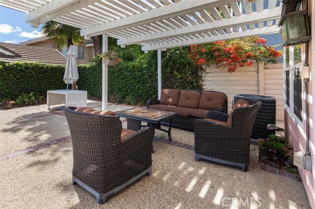 Building Photo - 4 Bayview