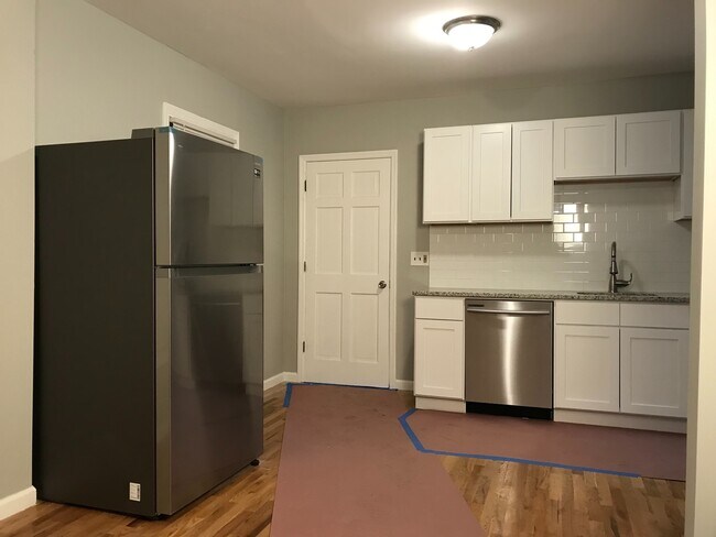 Building Photo - 452 Poplar St