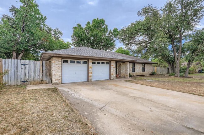 Building Photo - 521 Dennis Dr