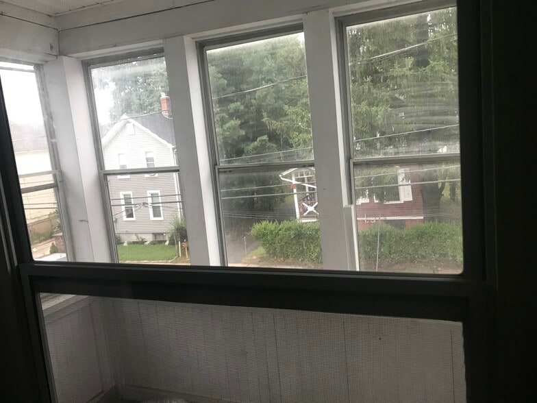 Building Photo - 62 Heath St