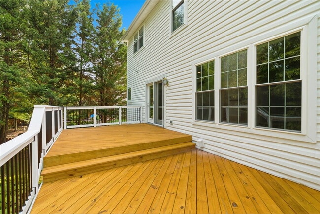 Building Photo - Spacious Broadlands Home Backing to Nature with Expansive Outdoor Living