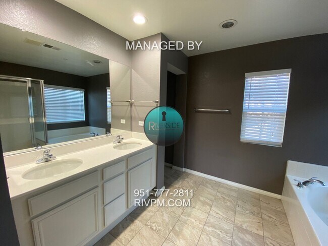 Building Photo - Gated community with pool/spa