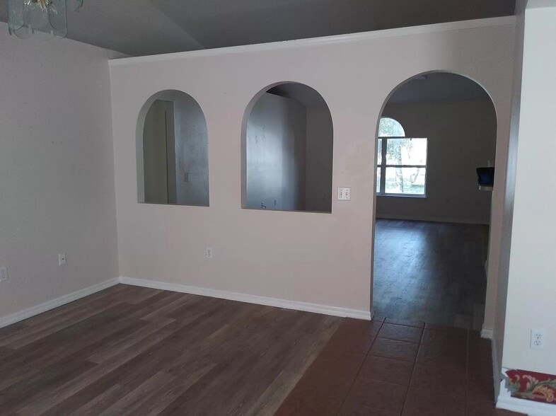 Building Photo - 14169 Spring Hill Dr