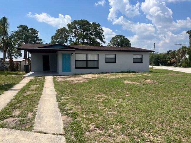 Building Photo - 395 Schoolhouse Ln