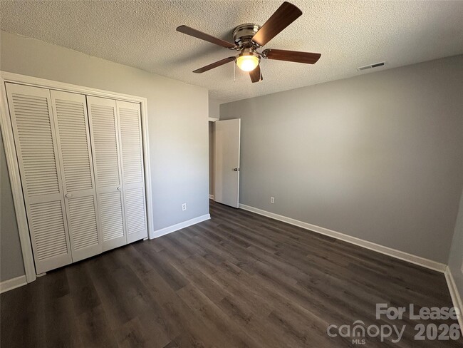 Building Photo - 3600 Cobbleridge Dr