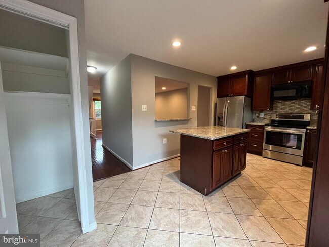 Building Photo - 11353 Cromwell Ct