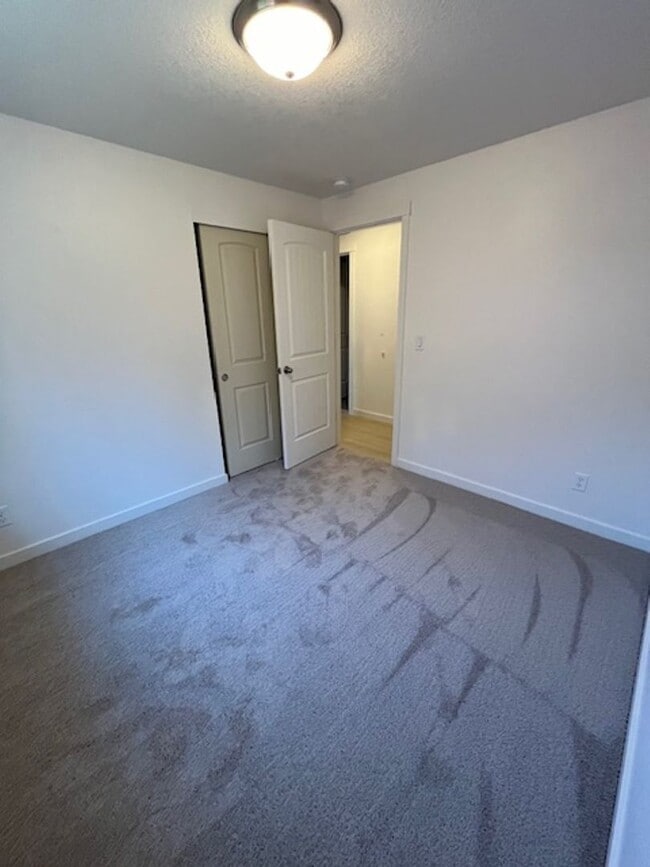 Building Photo - 3 Bedroom 2 Bath Forest Grove OR