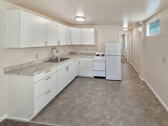 Building Photo - Town Manor Apartments