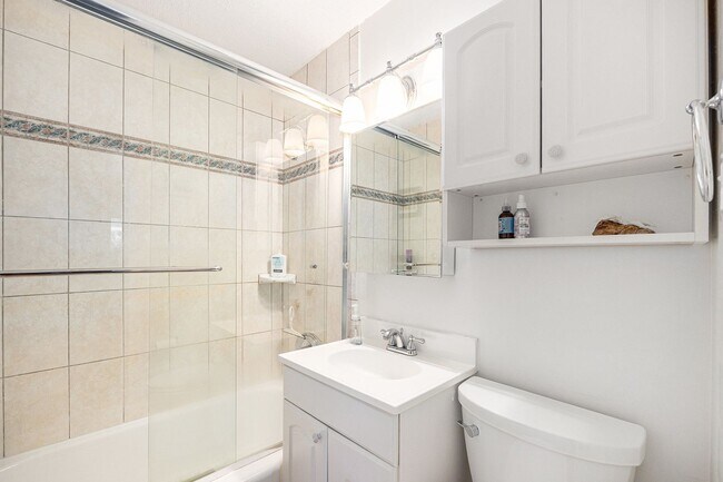 Building Photo - Charming 2bed/1.5bath Bungalow near Wash Park