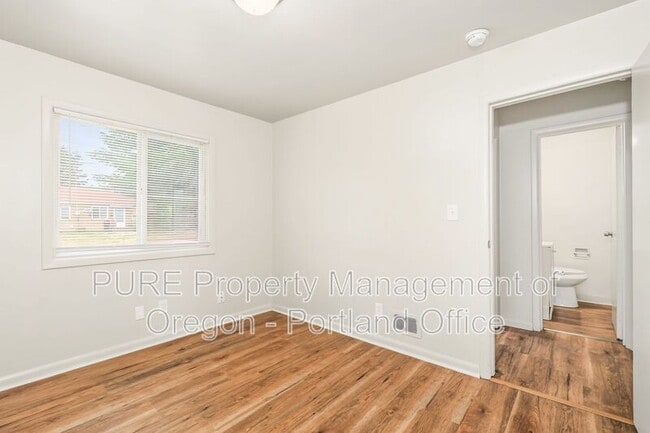 Building Photo - 6924 N Amherst St