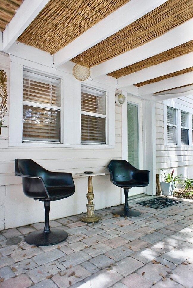 Building Photo - 21 Arenta St