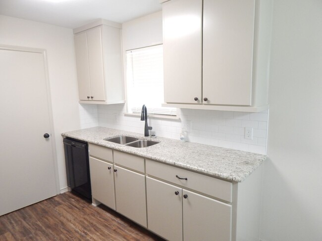 Building Photo - Whitehouse ISD - Beautiful 3 Bedroom, 2 Ba...