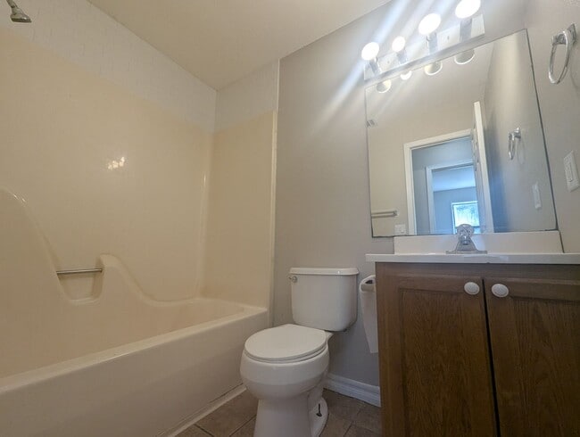 Building Photo - Quail Valley 3 Bedroom 2 bathroom
