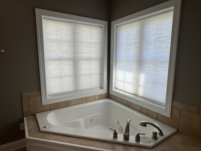 Building Photo - 118 Captains Ln