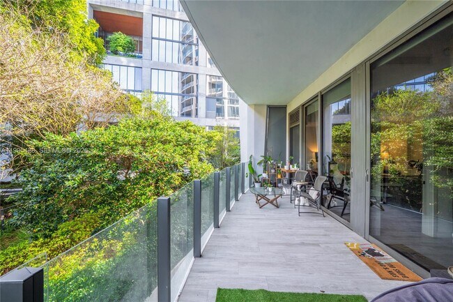 Building Photo - 2831 S Bayshore Dr