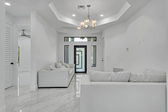 Building Photo - 6607 Deland Ave