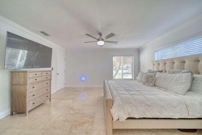 Building Photo - 13220 SW 84th Ave