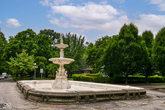 Building Photo - 590 Woodruff Pl W Dr