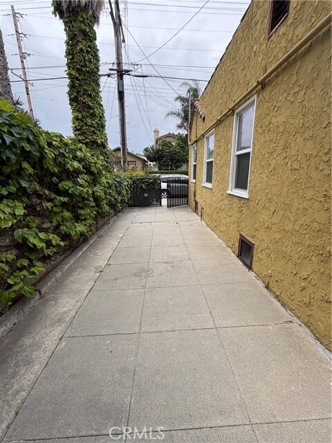 Building Photo - 552 W 22nd St