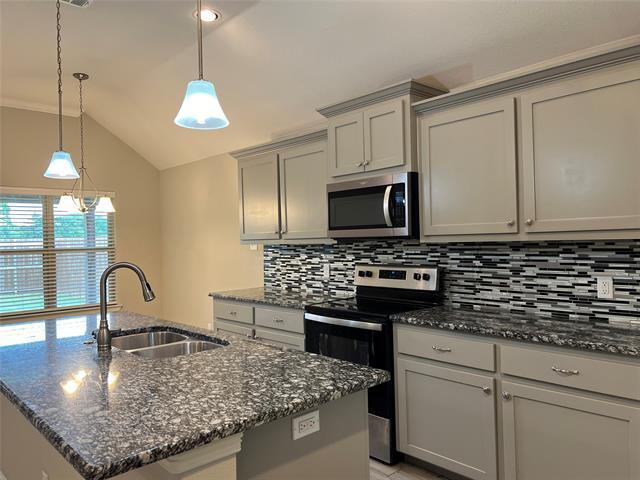 Building Photo - 148 Frank St