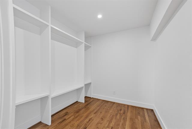 Building Photo - 2560 Rogers Ave