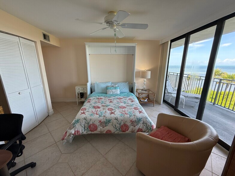 Murphy bed - 1800 Atlantic Blvd