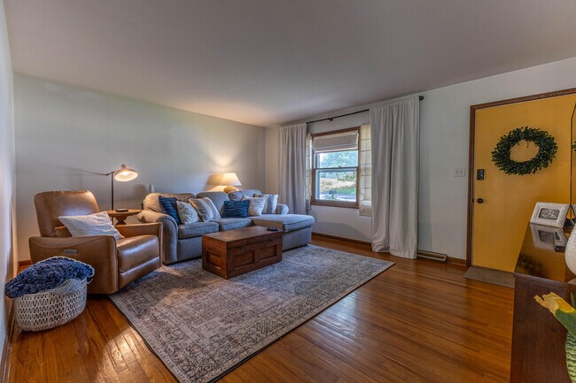 Building Photo - 3312 Lynnwood Dr