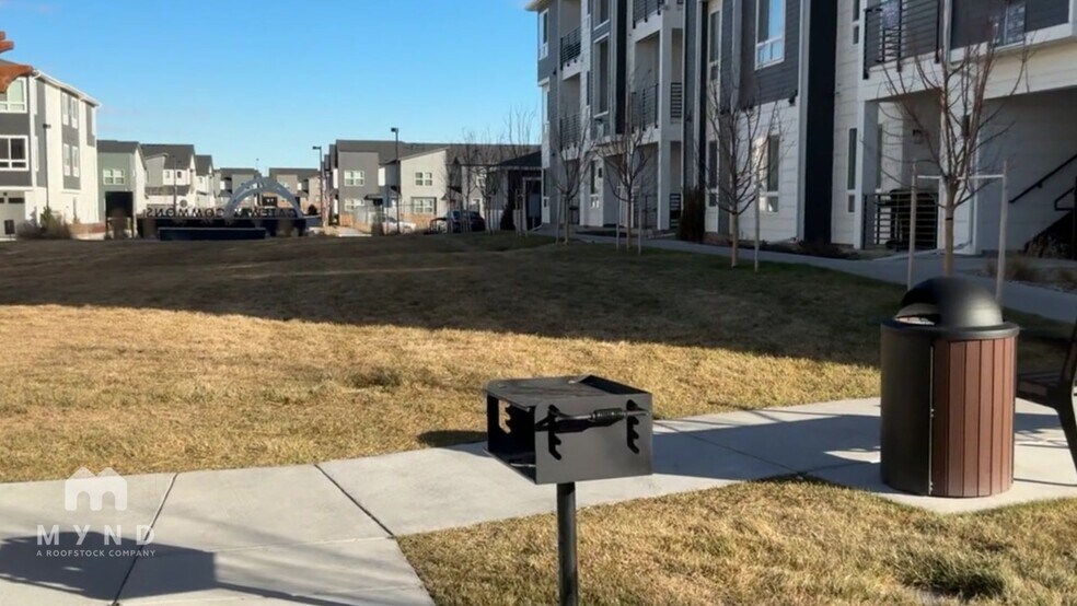 Building Photo - 6153 N Ceylon St