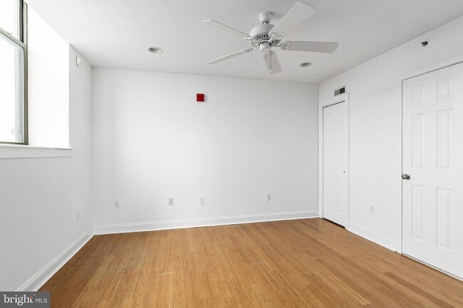 Building Photo - 1637 Poplar Street Unit S4