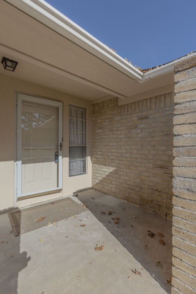 Building Photo - 9806 Cane Creek Dr